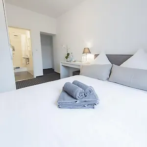 Berolina Haus 3*, Düsseldorf Almanya